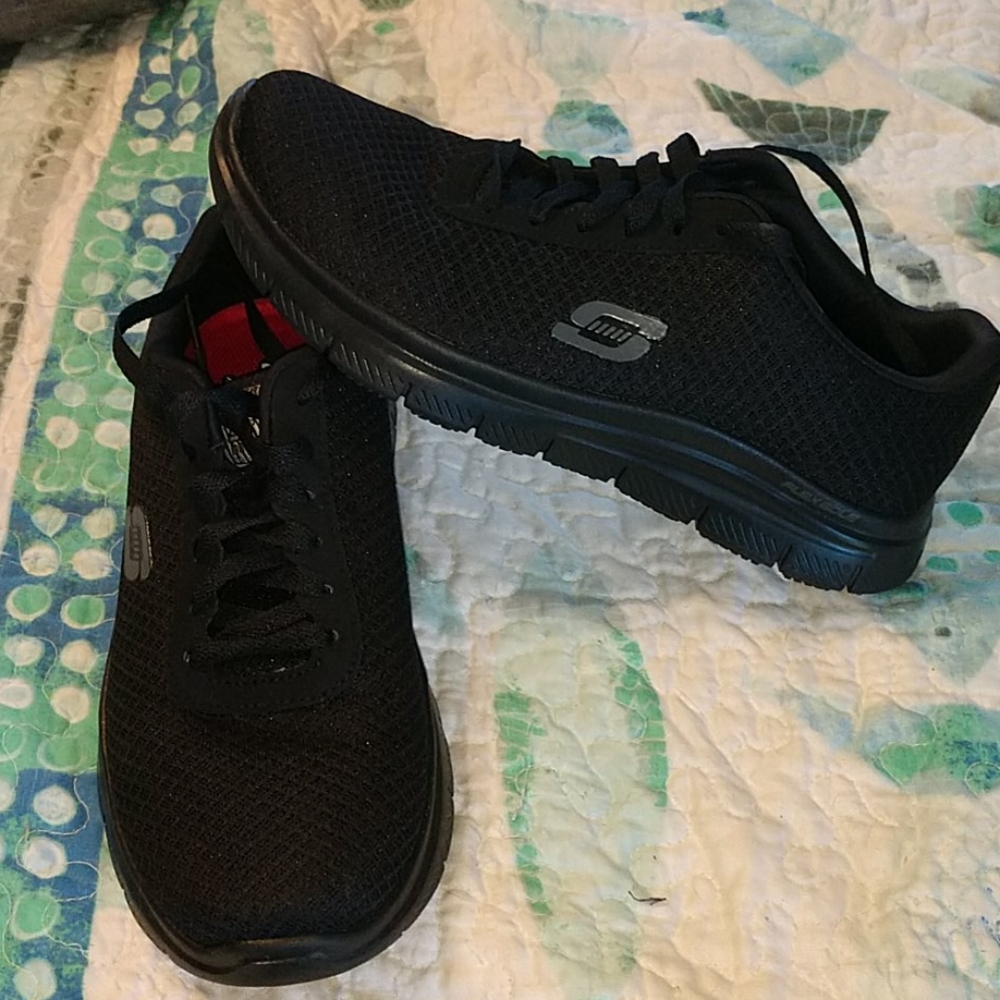 Mens Skechers Work Shoes 7.5 (Woman's 9)